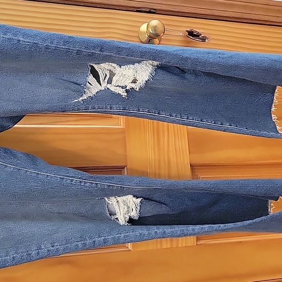 Super cute jeans NWT - Picture 5 of 9